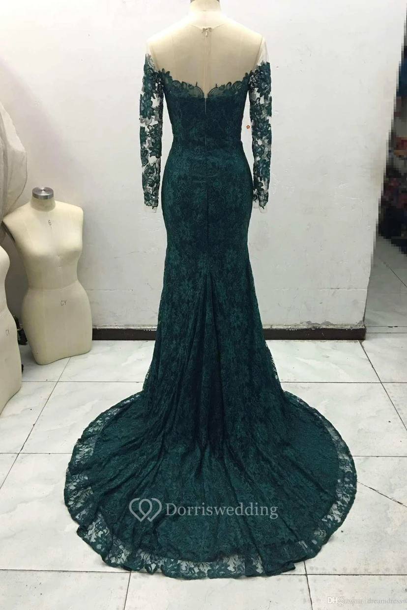 Vestido largo de sirena con mangas de encaje y hombros descubiertos view 3
