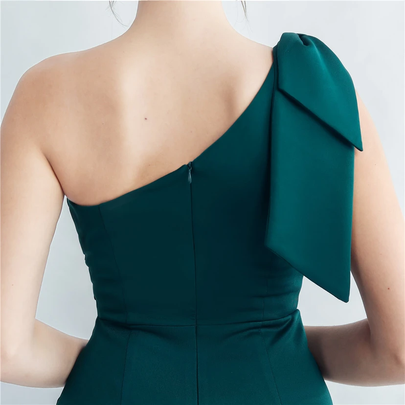 Elegantes Abendkleid aus Spitze mit Strassbesatz, Perlenverzierungen, schräger Schulterpartie, römischem Kragen und Seitenschlitz view 42