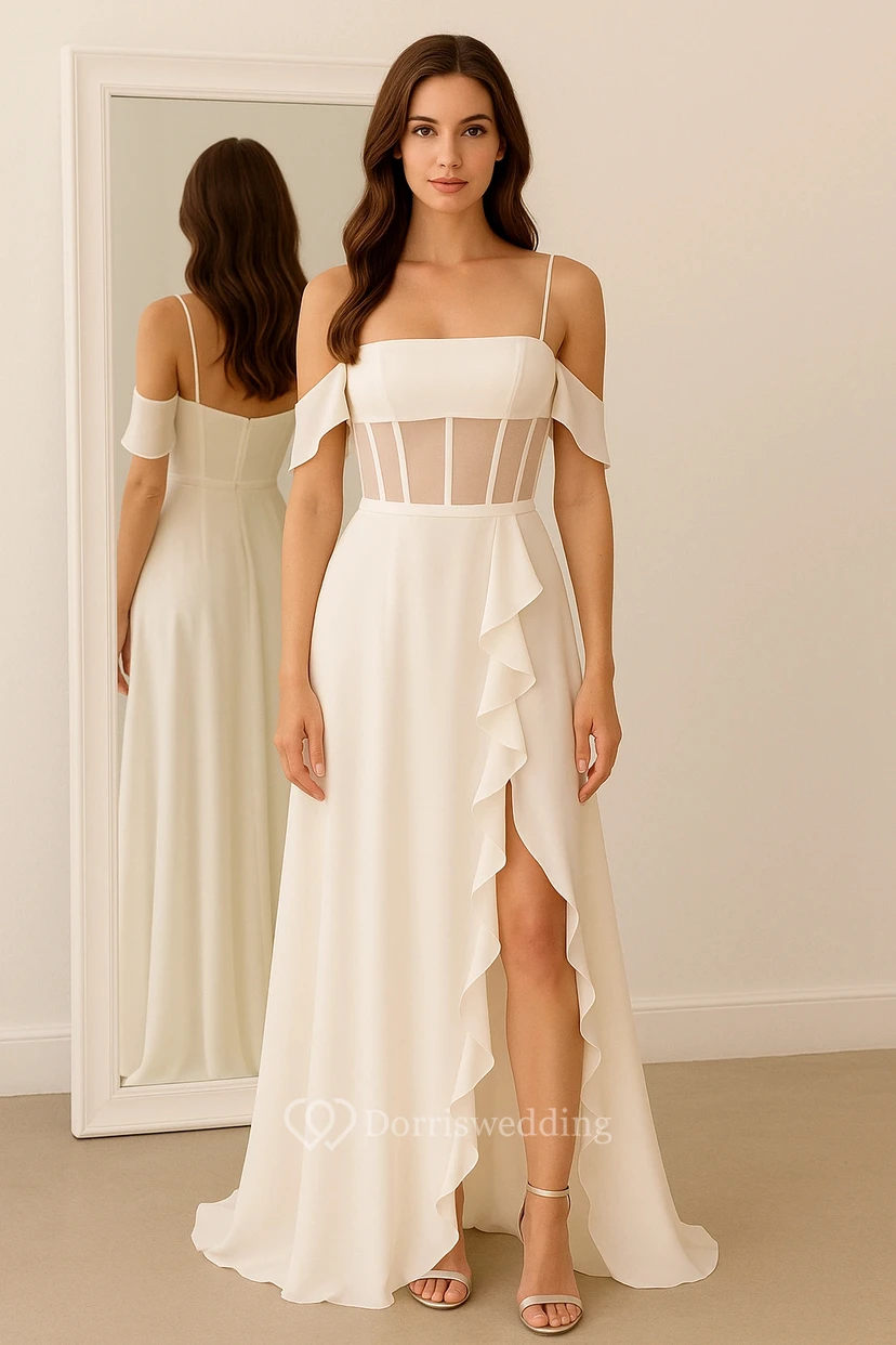 Vestido drapeado de gasa blanca con efecto ilusión y abertura frontal