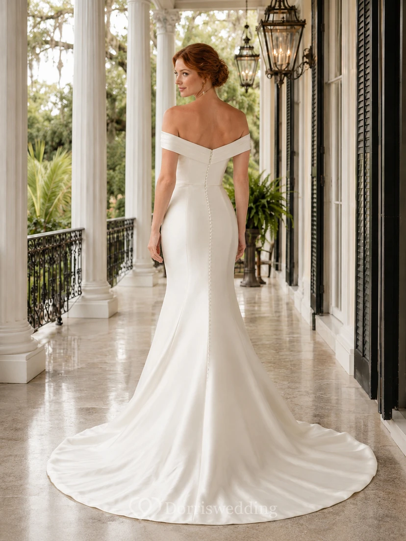 Robe de mariée sirène élégante en satin drapé à épaules dénudées, idéale pour une cérémonie formelle dans un manoir de destination. view 2