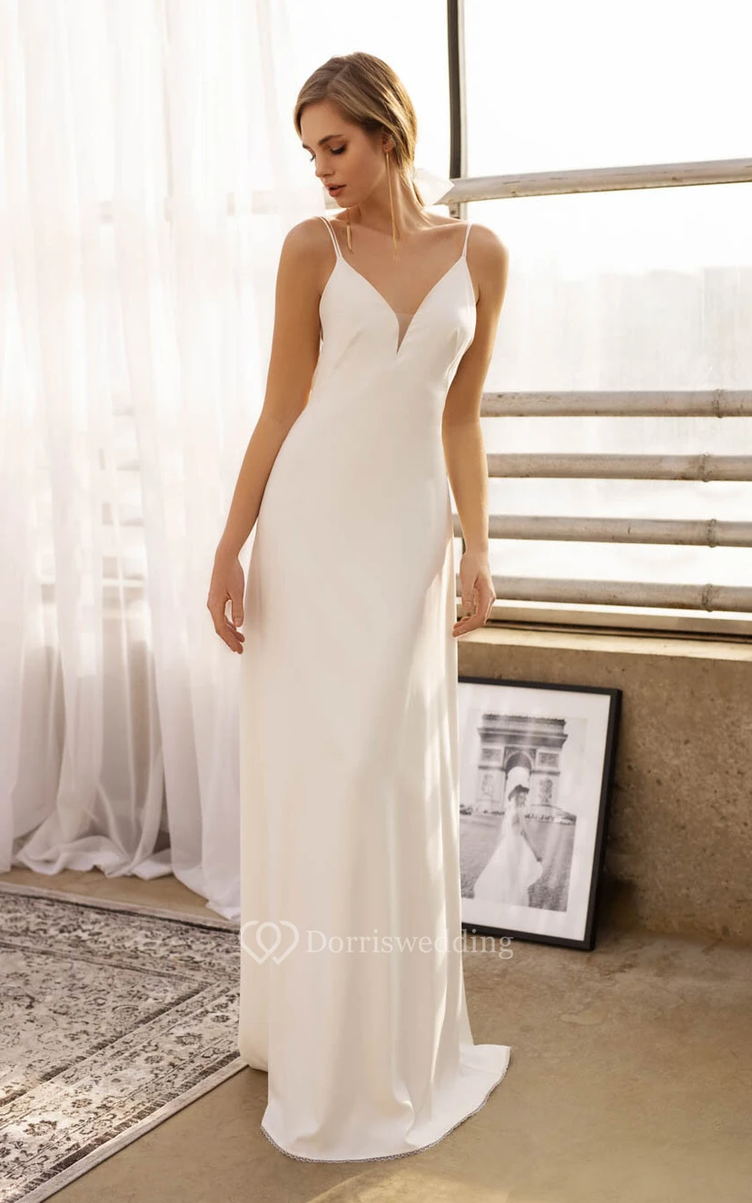 Vestido de novia sencillo de tirantes finos, sin espalda y largo hasta el suelo view 3