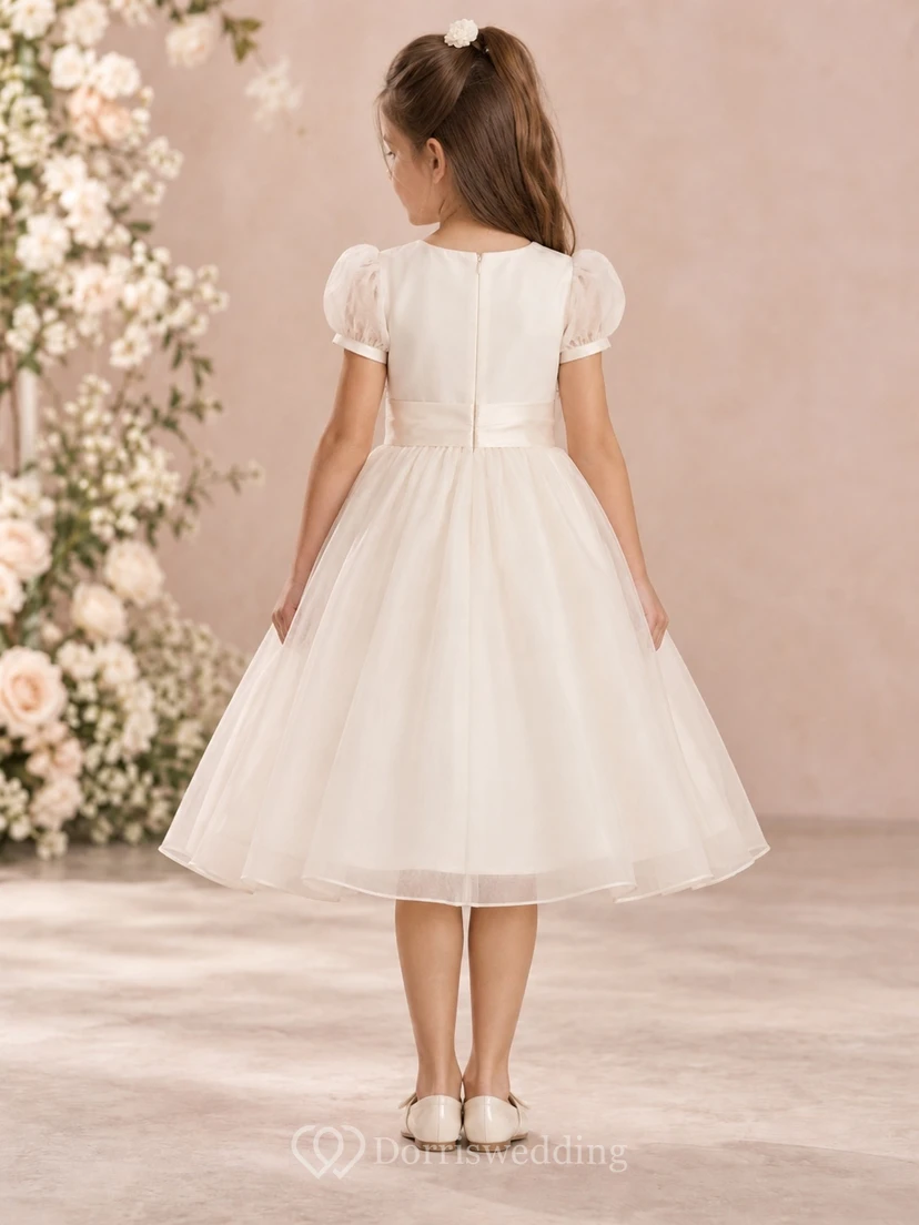 Robe de demoiselle d'honneur ivoire modeste, mi-longue, manches bouffantes, ceinture oblique, rosette compacte, évasée view 2