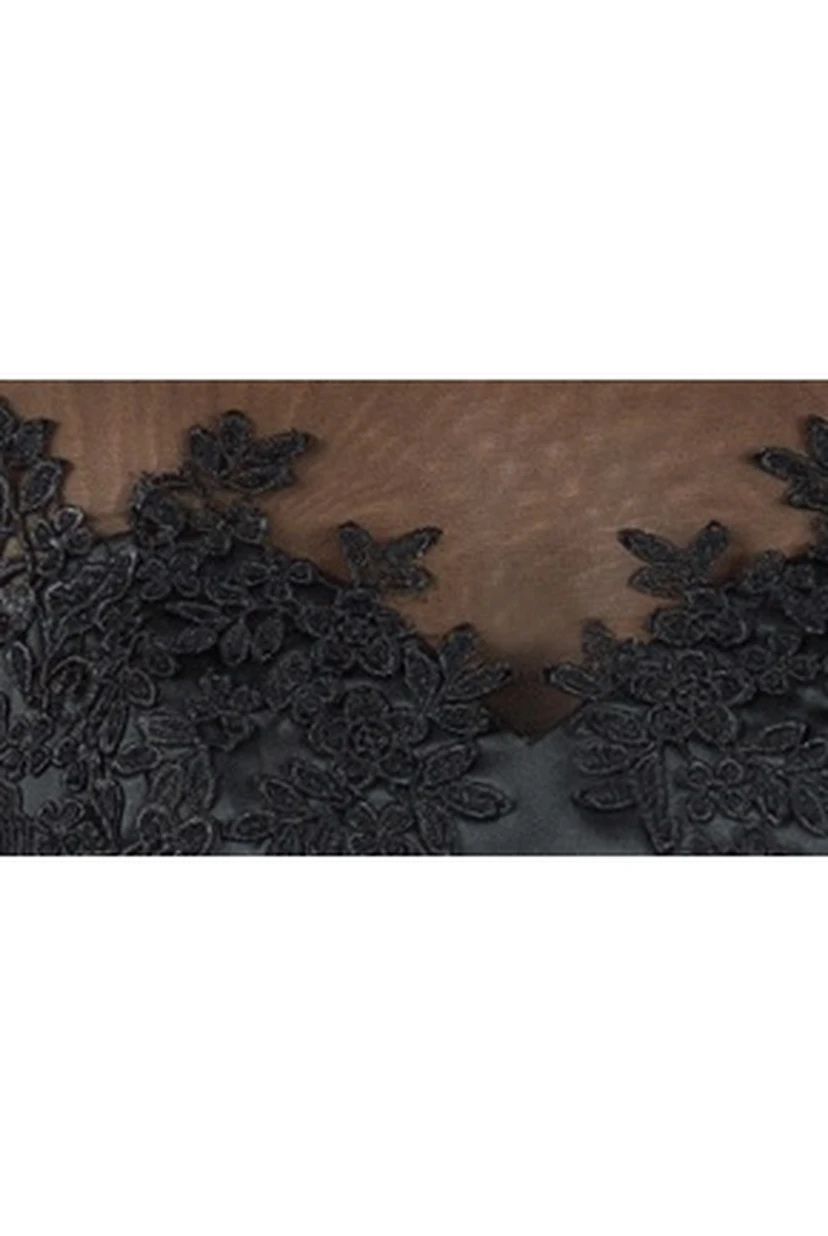 Robe longue sans manches en satin à col rond, idéale pour la mère de la mariée, ornée d'appliqués et d'une découpe en forme de goutte dans le dos. Col rond et découpe en forme de goutte d'eau. Robe de mère de la mariée avec encolure ronde, sans manches, ornée d'appliqués et d'une découpe en forme de goutte d'eau dans le dos. view 3