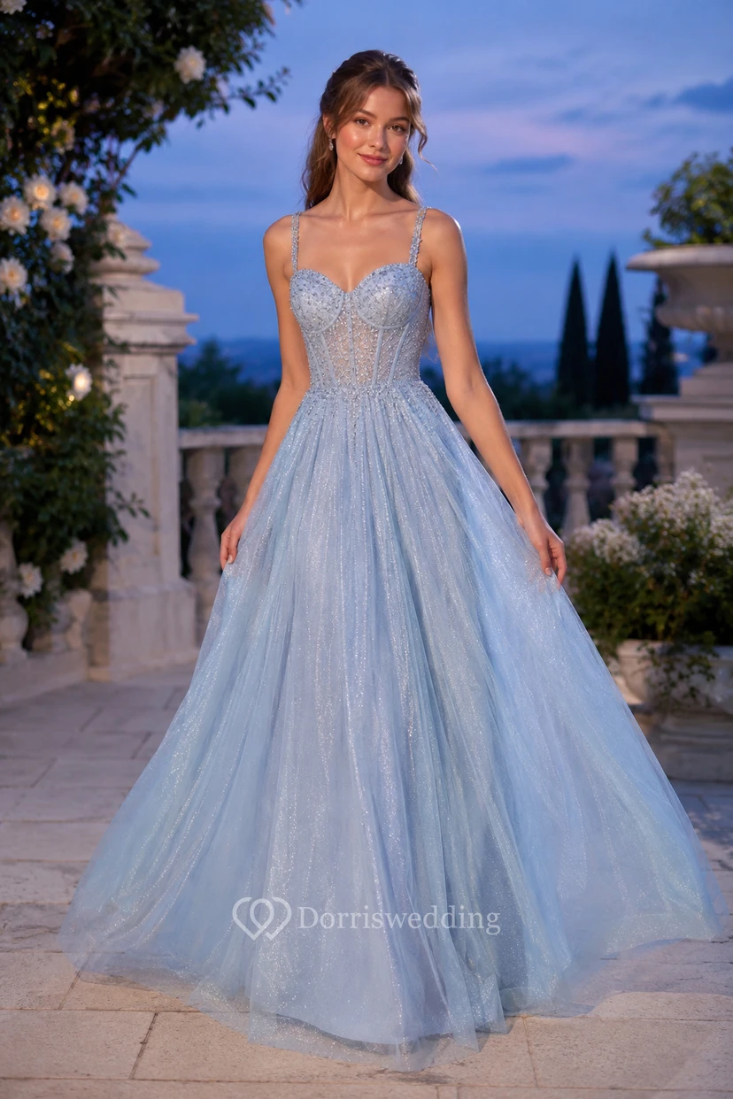 Himmelblaues Ballkleid aus Spitze und Tüll, festliches Kleid
