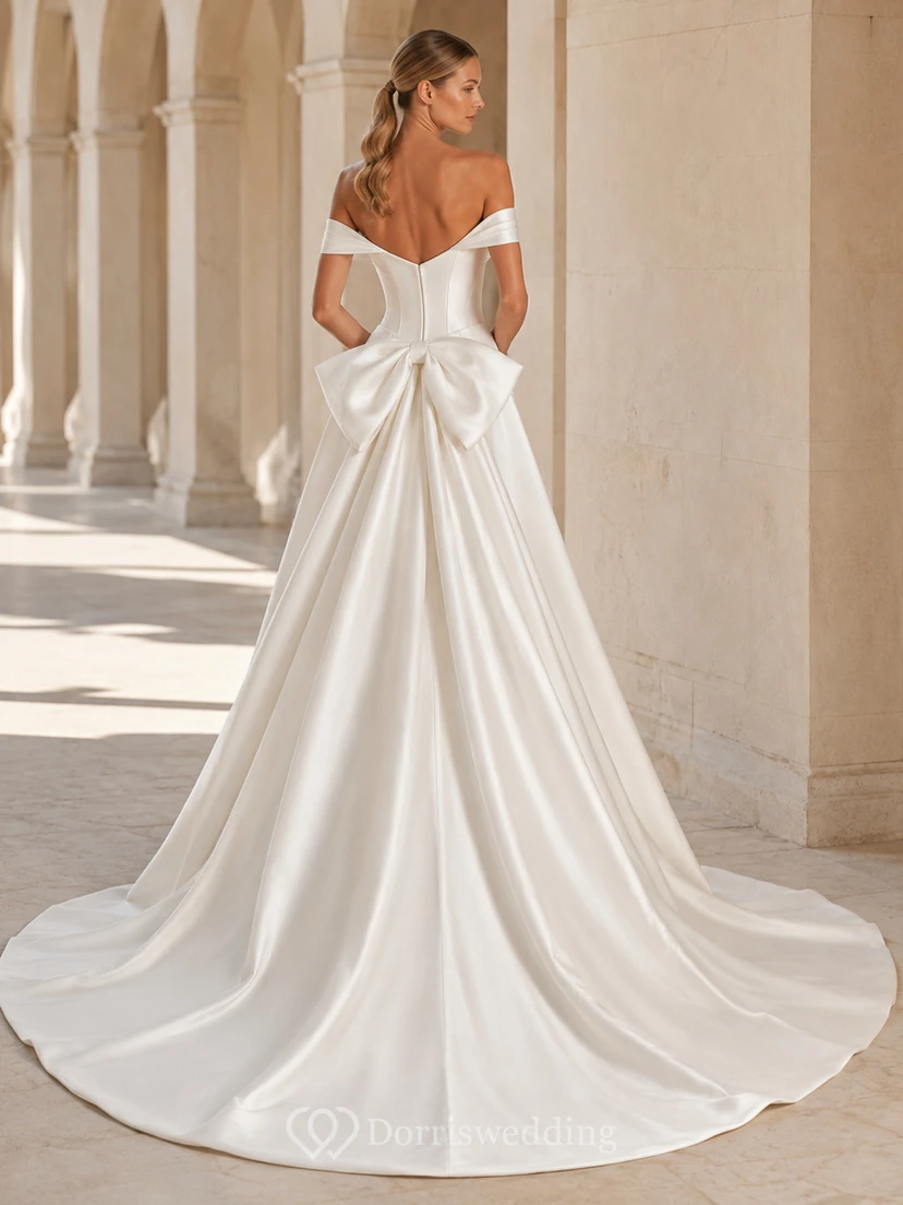 Robe de mariée sirène en satin poli, épaules dénudées, manches courtes, traîne chapelle, dos nu avec nœud, coupe sirène. view 2