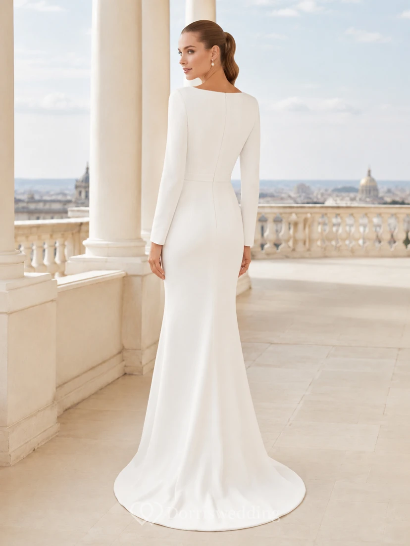 Robe de mariée fourreau simple en satin à manches longues et traîne, style bateau view 2