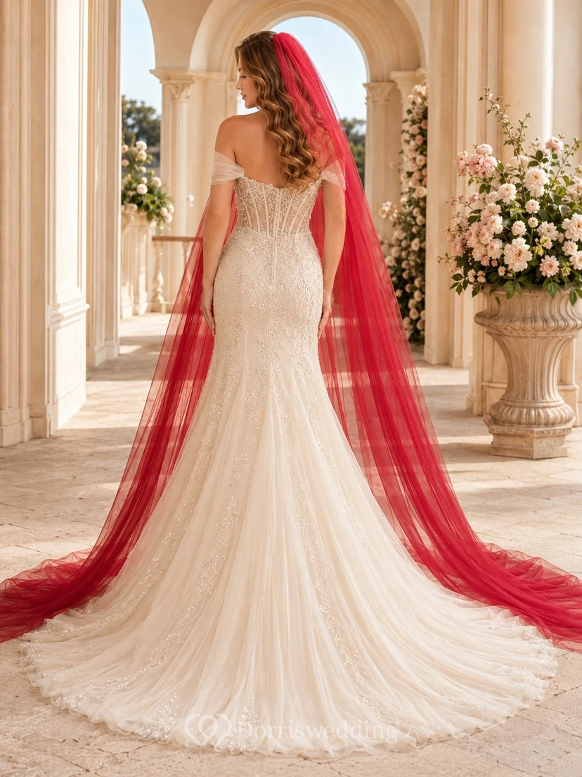 Vestido de novia clásico de encaje con cola larga y mangas cortas estilo sirena. view 2
