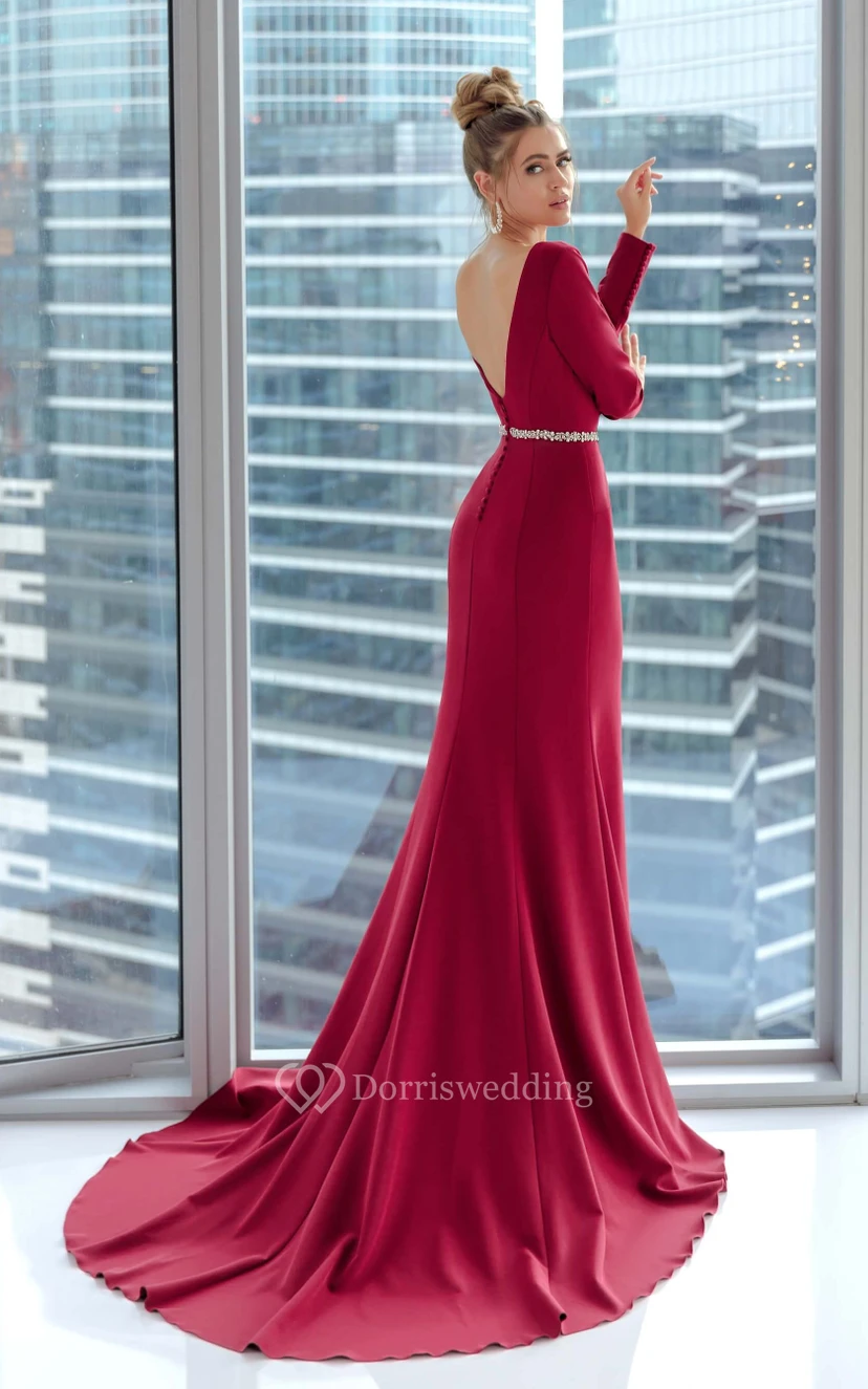 Schlichtes, transparentes Empire-Abendkleid mit langen Ärmeln, tiefem V-Ausschnitt am Rücken, Perlenbesatz an der Taille und Schleppe view 3