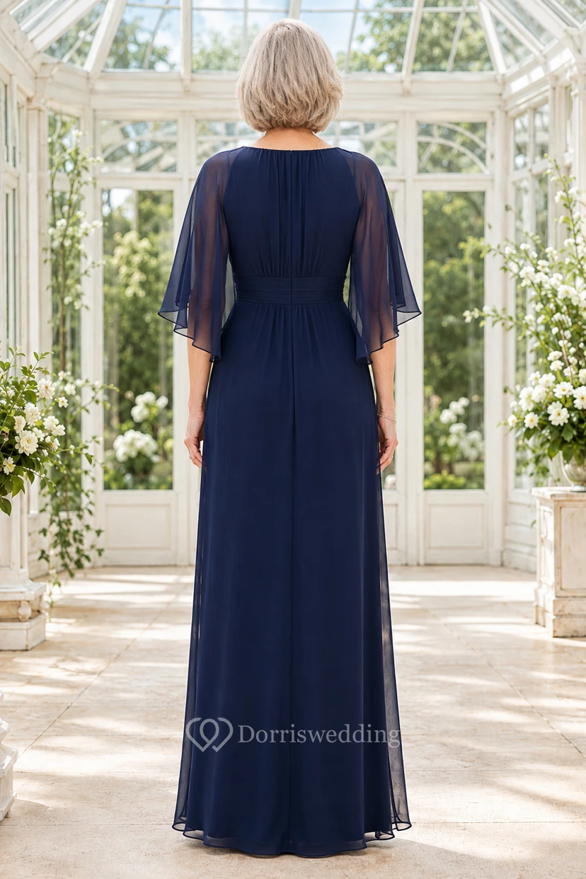 Marineblaues Chiffon-Mutterkleid mit U-Boot-Ausschnitt und flatterndem Cape view 2