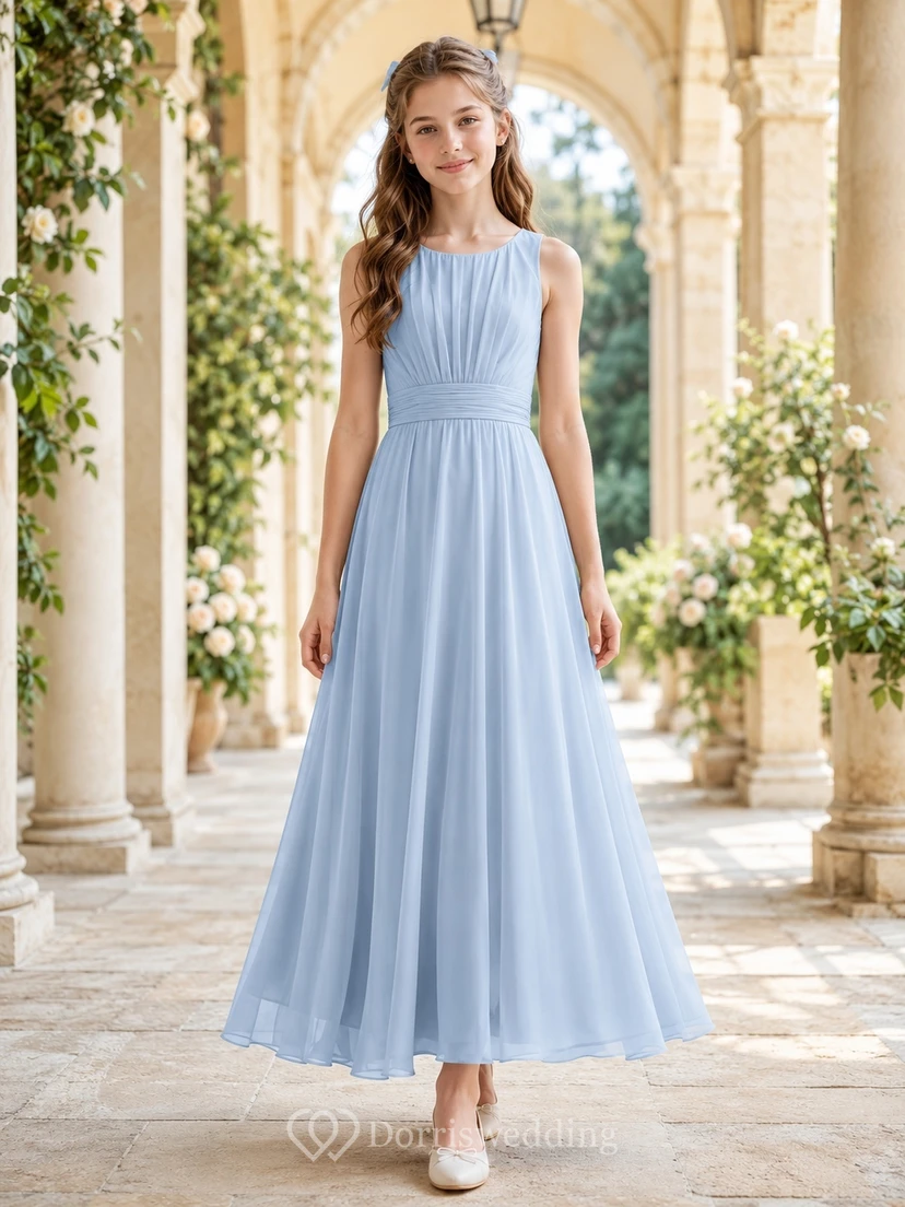 Vestido de dama de honor juvenil azul cielo, corte en A, largo midi, sin mangas, corpiño plisado, estilo romántico.