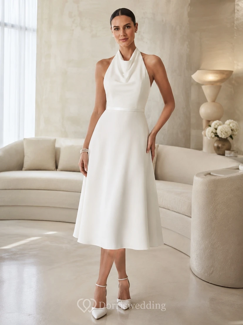 Einfaches, wadenlanges, elfenbeinfarbenes Braut-Cocktailkleid aus Satin mit hohem Kragen und Neckholder