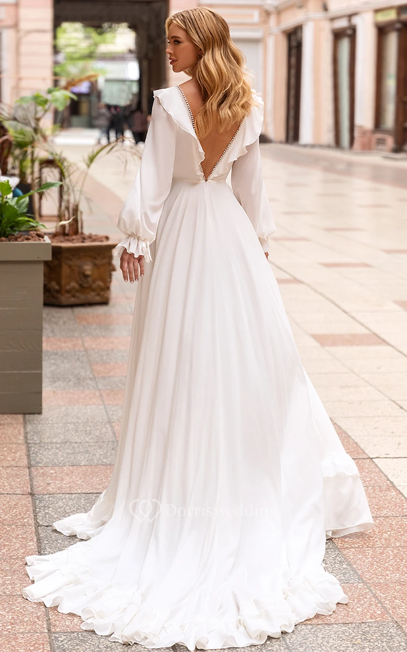Robe de mariée vintage en mousseline de soie, coupe trapèze, col en V, traîne courte et fronces view 2