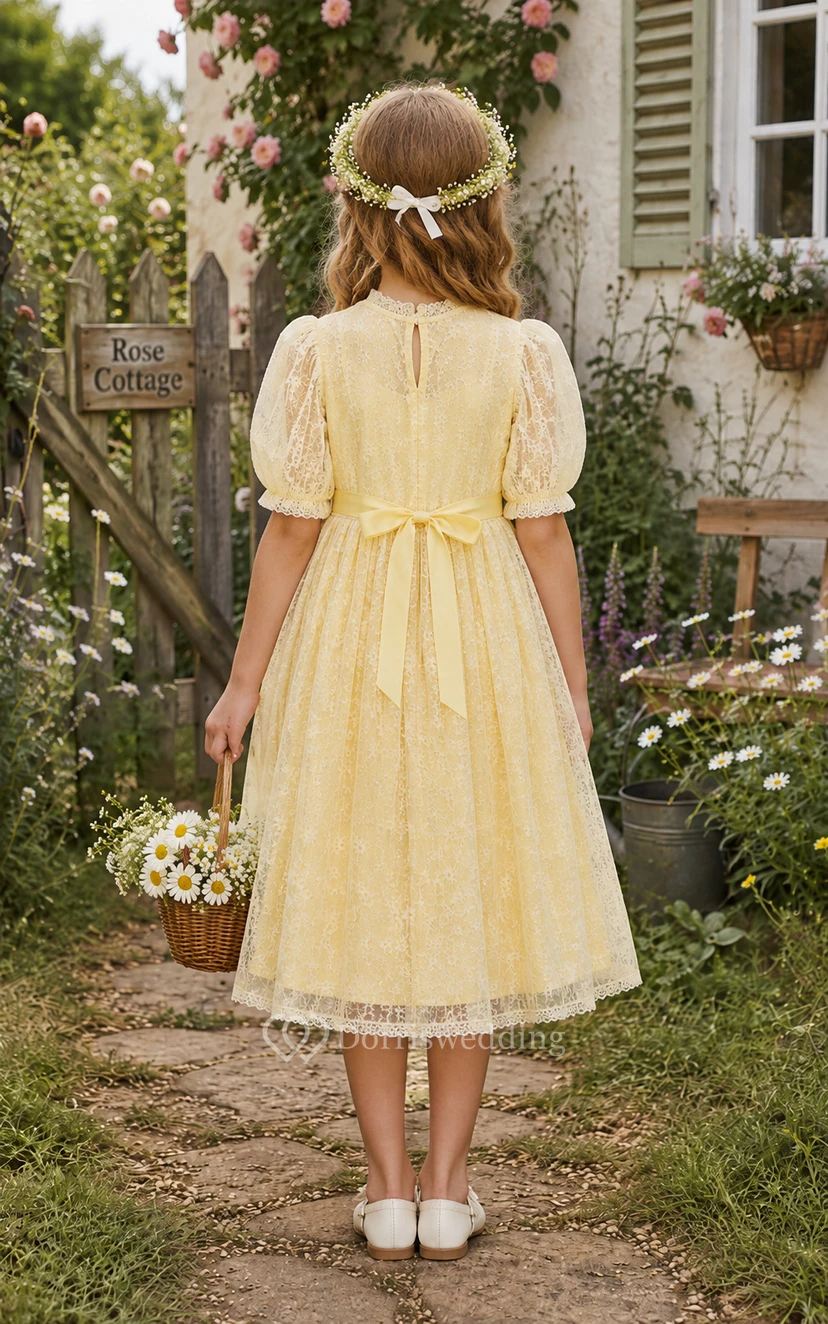 Narzissenfarbenes Boho-Blumenmädchenkleid in Teelänge, A-Linie, aus Spitze mit Schleifenschärpe view 2