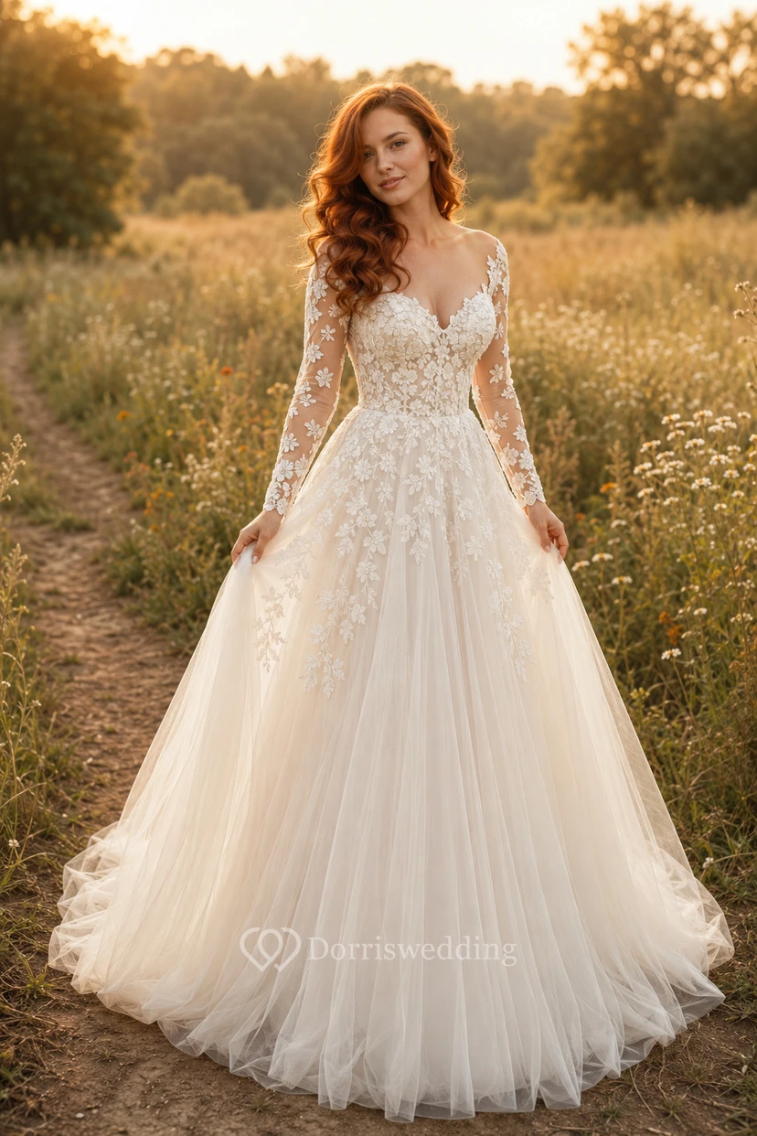 Robe de mariée en dentelle et tulle, coupe trapèze, bustier cœur, manches longues, traîne.