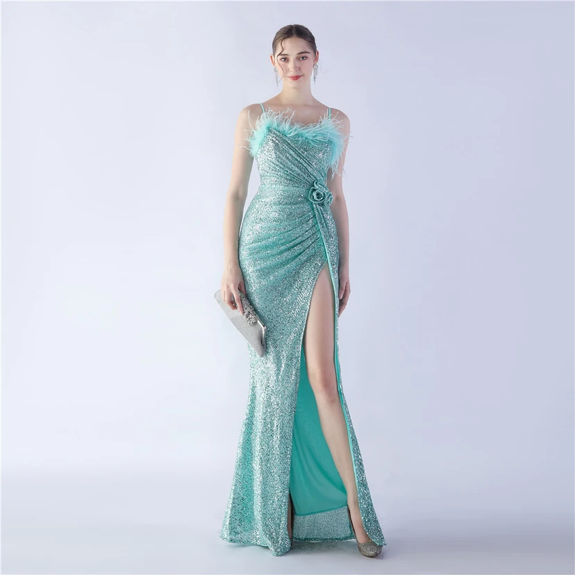 Vestido de noche de alta gama para bodas, con flores y detalles de plumas de avestruz. view 32