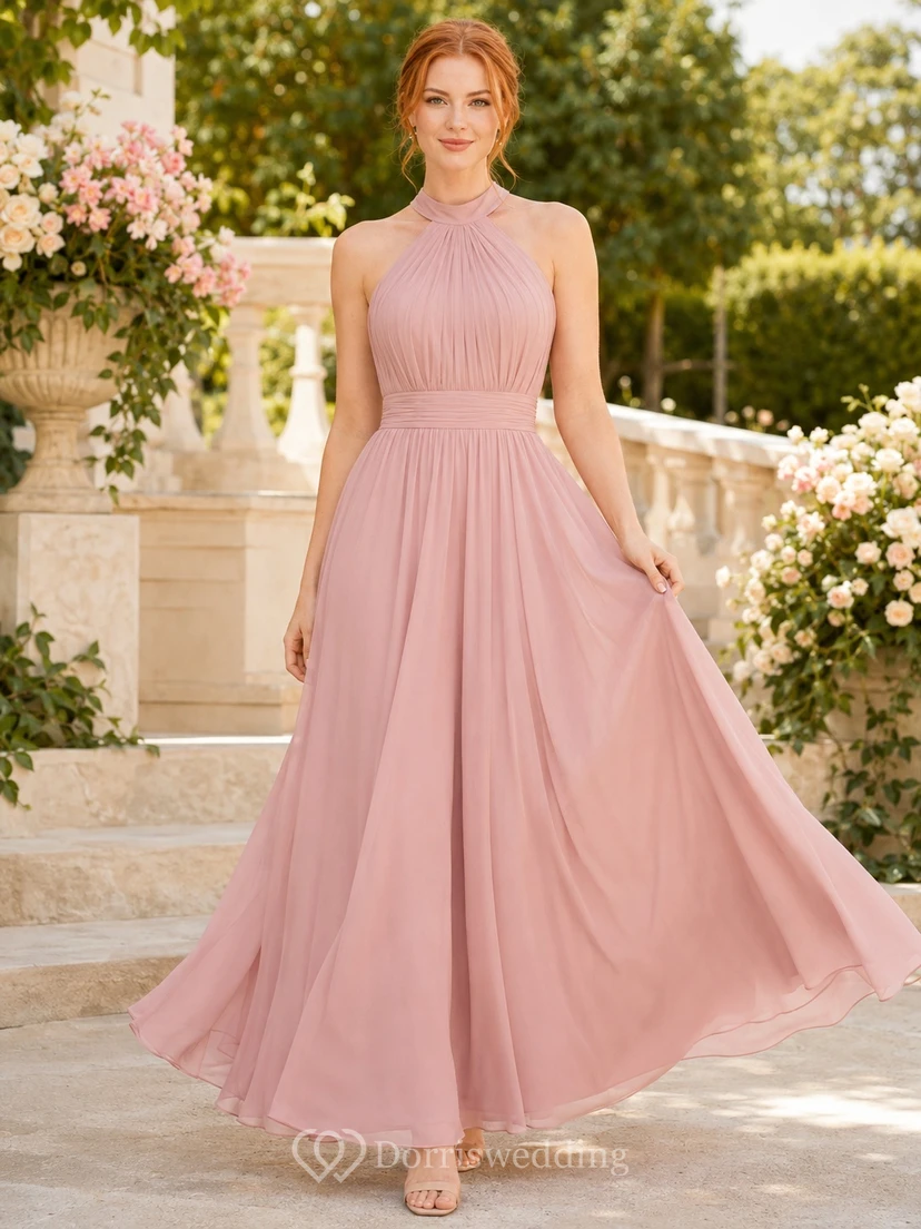 Vestido largo de fiesta formal de gasa plisada color rosa empolvado con escote halter y corte en A.
