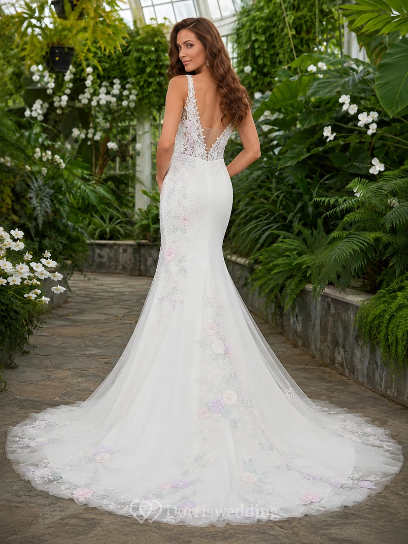 Robe de mariée sirène pastel à fleurs, style serre, portrait de mariée view 2