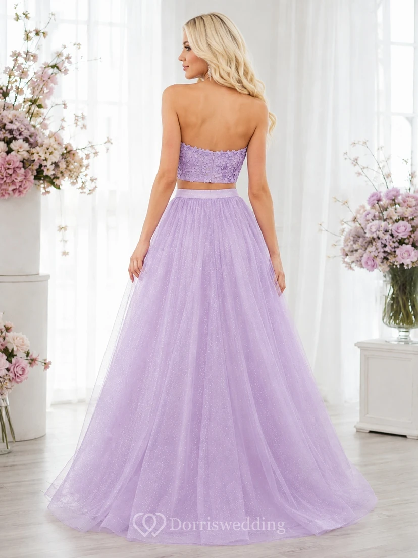 Robe de bal deux pièces en tulle lavande à décolleté cœur et perles, longueur au sol view 2