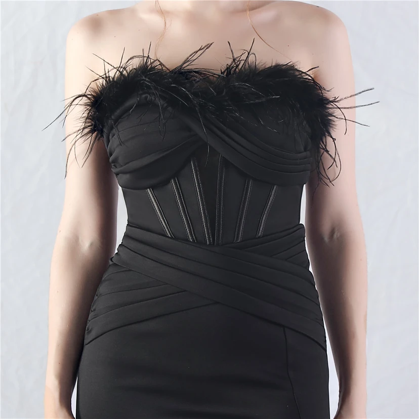 Fischgrätmusterweste, tailliertes Satinkleid mit Faltenwurf, handgefertigtes High-End-Abendkleid mit Straußenfedern view 26