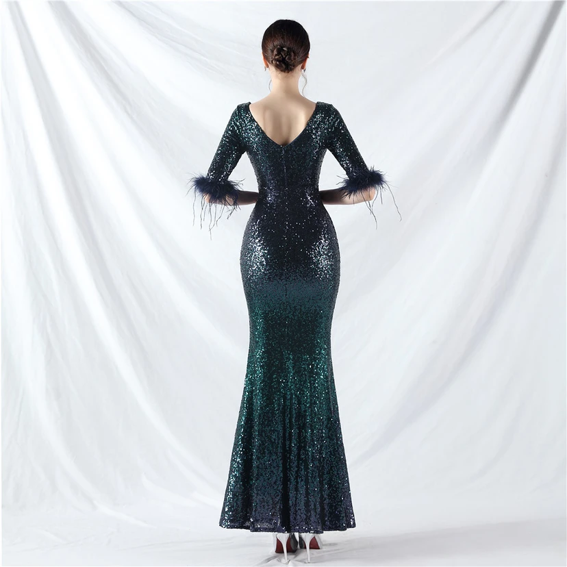 Robe de soirée artisanale à manches longues ornée de plumes d'autruche et de perles dégradées view 36