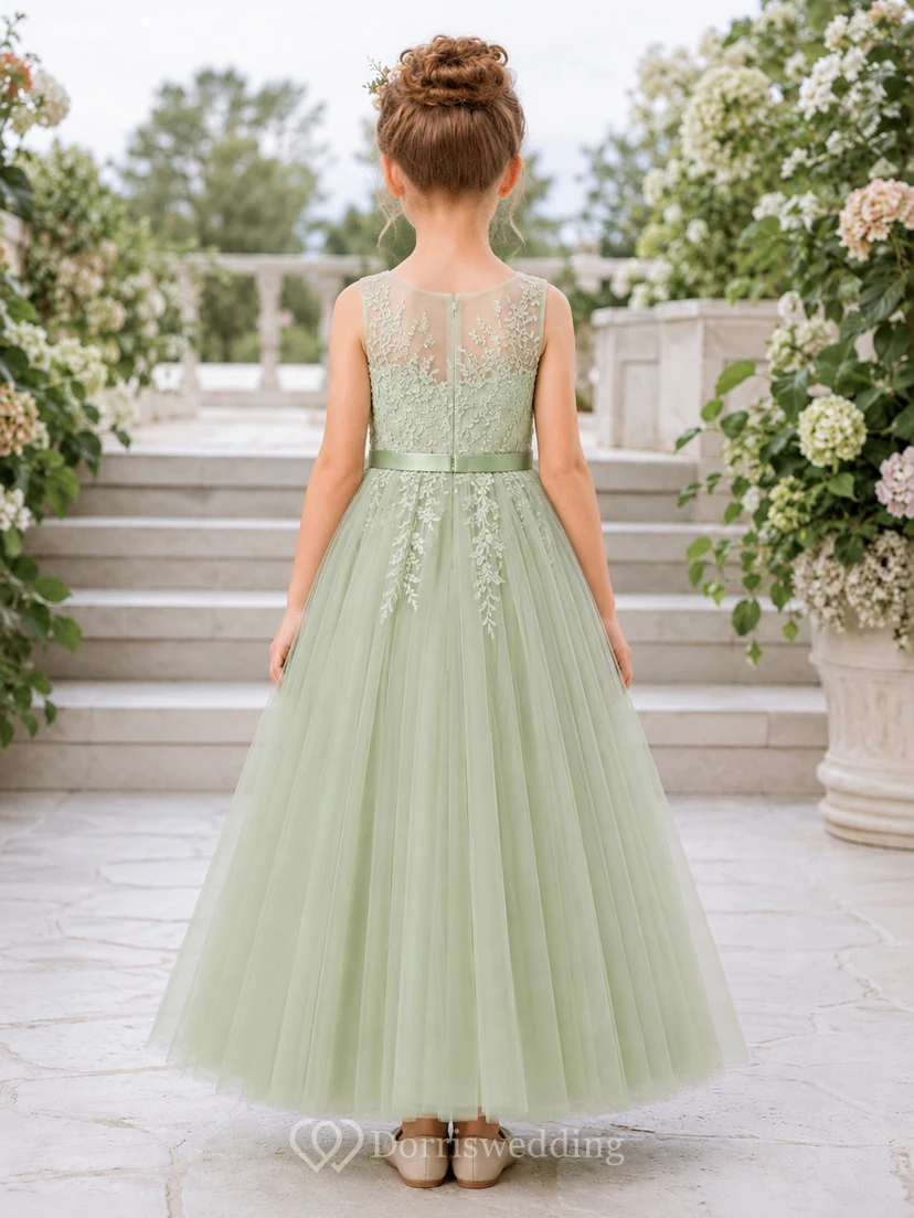 Blumenmädchenkleid aus salbeifarbenem Tüll in A-Linie mit Rundhalsausschnitt und Teelänge, verziert mit einer Schärpe view 2