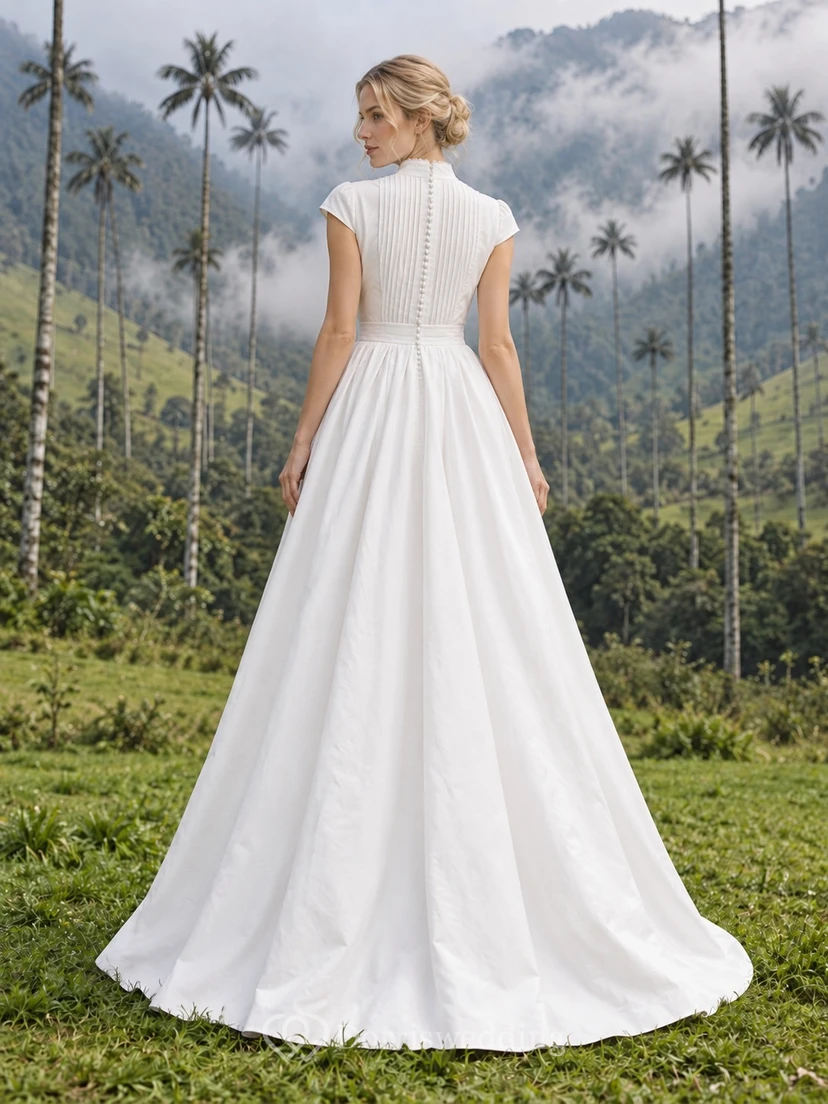 Vestido de novia de popelina de algodón con cuello alto, mangas cortas, pliegues y falda en línea A. view 2