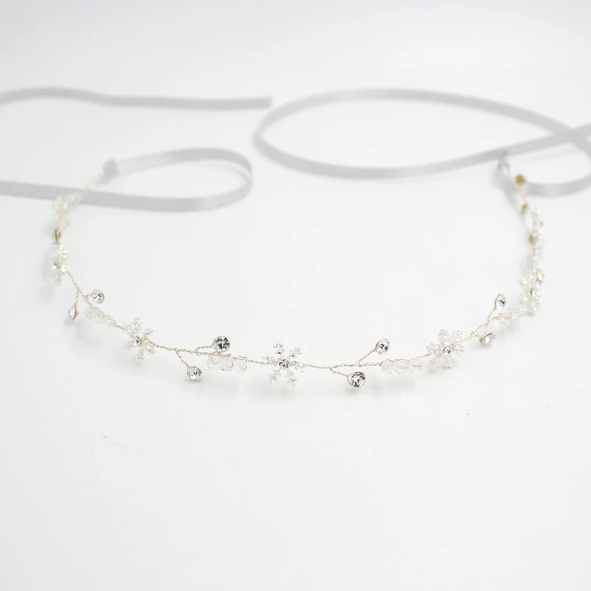 Diademas elegantes de flores plateadas hechas a mano view 3