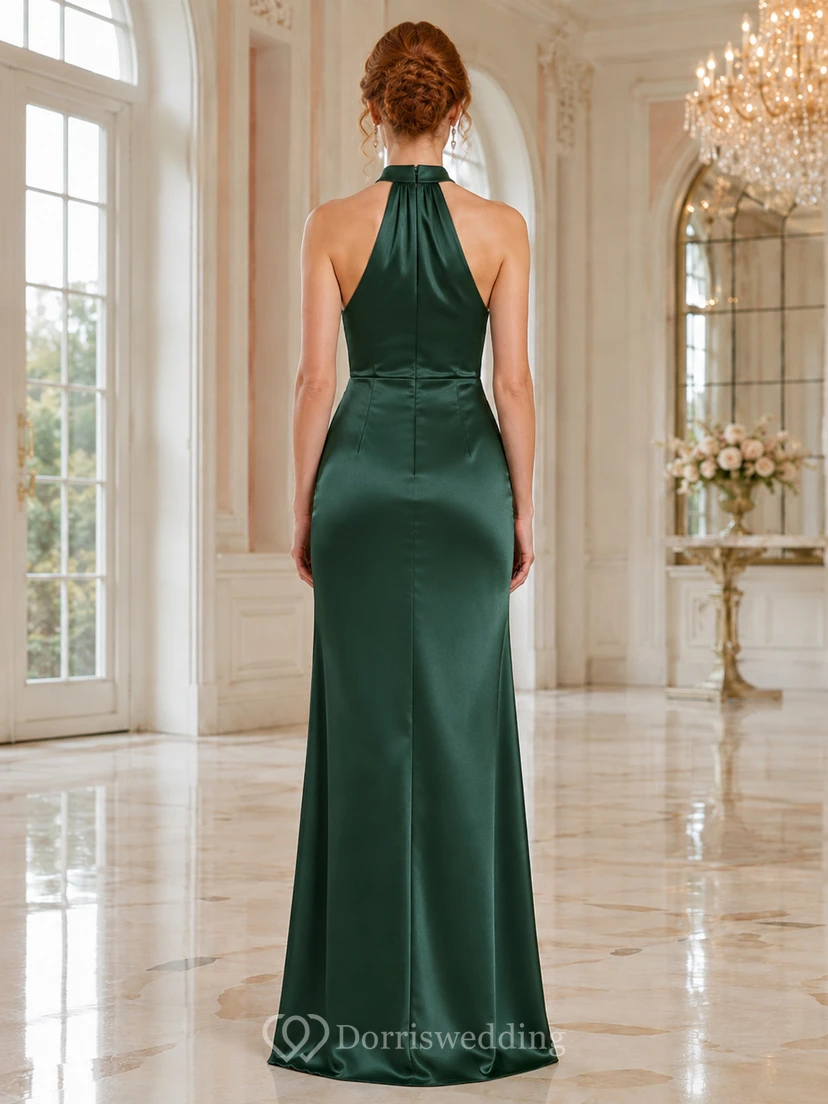 Vestido formal columna de satén verde oscuro con escote halter view 2