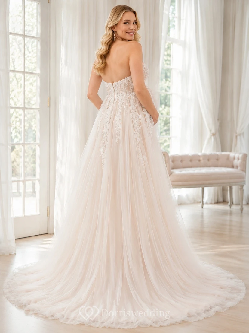 Vestido de novia romántico de tul sin tirantes con escote corazón y corte en A para embarazadas view 2
