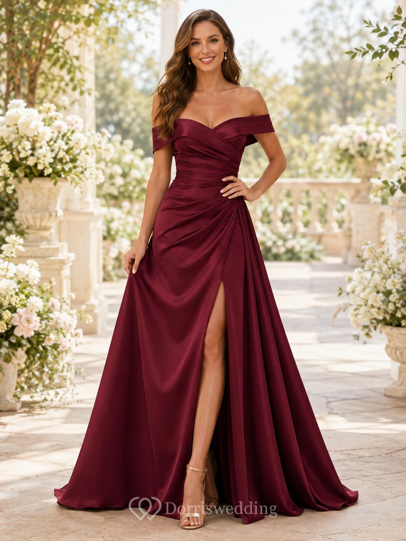 Burgunderfarbenes, schulterfreies Brautjungfernkleid aus Satin mit herzförmigem Ausschnitt, Raffungen vorne und elegantem Schlitz