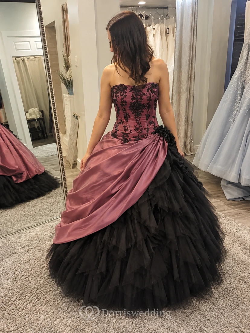Vestido de gala largo midi, con escote Bardot, tirantes asimétricos, apliques, tirantes traseros con cordones, gasa, tul, encaje, lentejuelas y satén. view 8