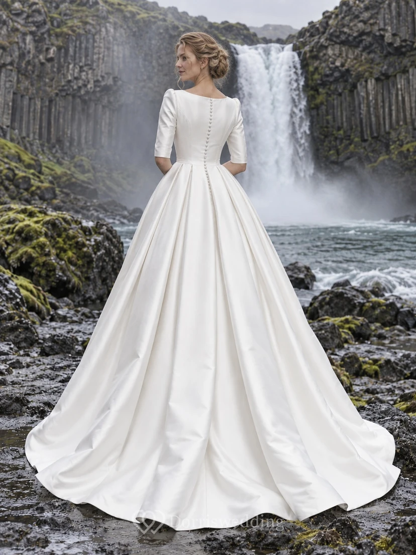 Vestido de novia de gala de satén duquesa con escote barco, mangas hasta el codo y espalda abotonada. view 2
