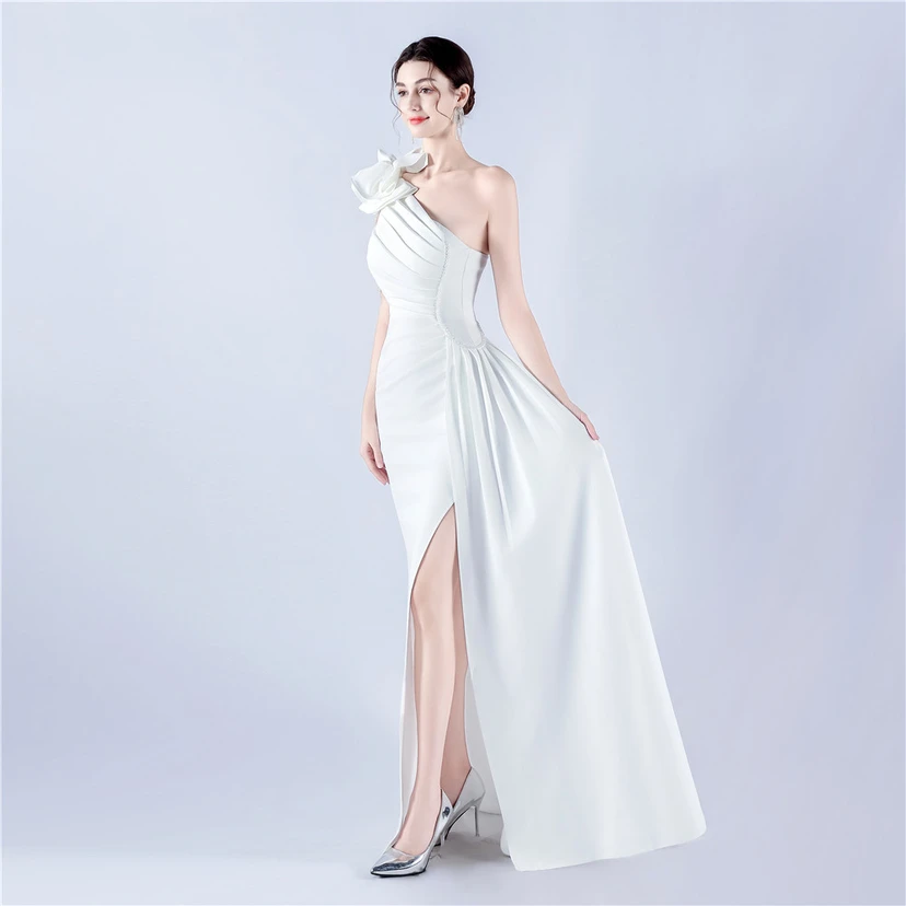 Vestido de noche de satén plisado con hombros descubiertos y escote alto, bordado a mano con cuentas y flores, para mujer. view 58