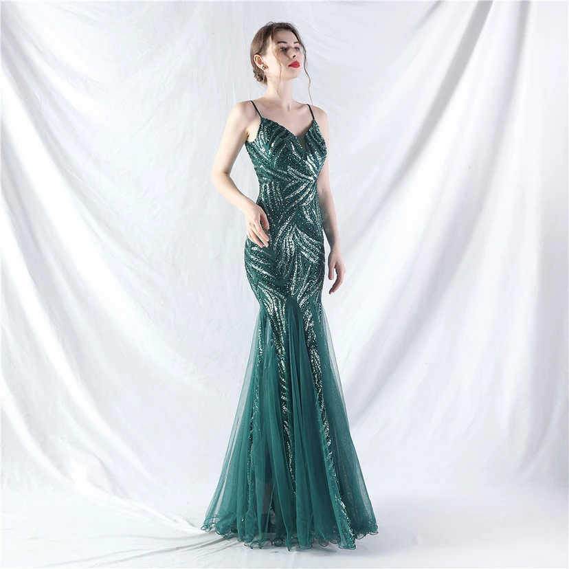Paillettenbesetztes Abendkleid aus Netzstoff und Trägern view 12