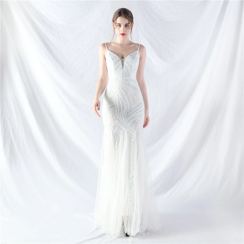 Paillettenbesetztes Abendkleid aus Netzstoff und Trägern view 37