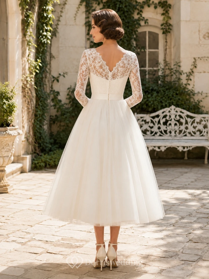 Vintage Teelänge Brautkleid mit V-Ausschnitt, langen Ärmeln und Unterrock aus Spitze und Tüll view 2