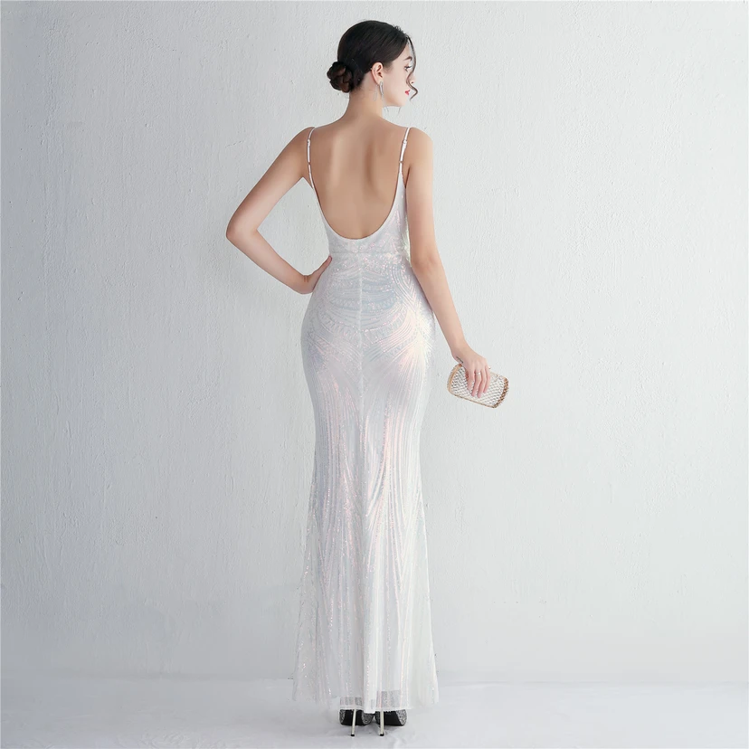 Vestido largo de noche con lentejuelas y tirantes de flores, ajustado, elegante y de estilo sofisticado. view 2