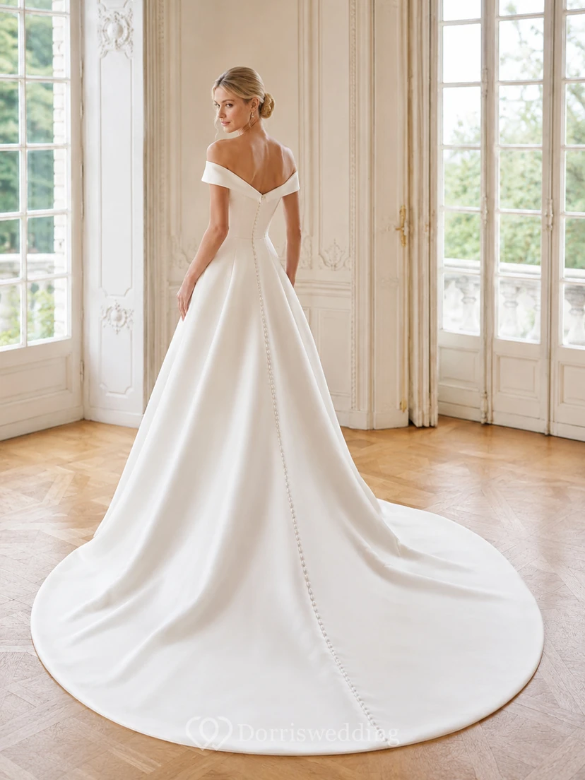 Robe de mariée classique en satin, épaules dénudées, traîne chapelle, corsage structuré view 2