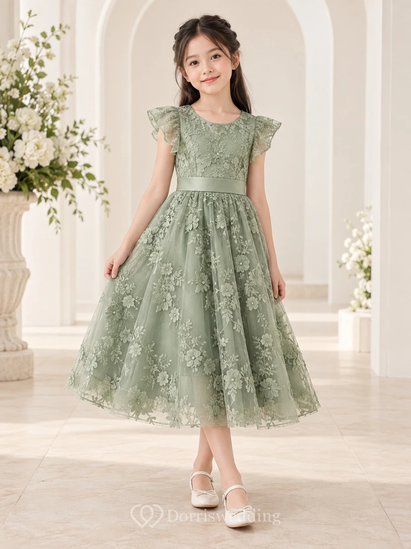 Vestido de niña de flores de corte A, color verde salvia, con estampado floral, mangas con volantes y lazo en la espalda, hasta la rodilla.