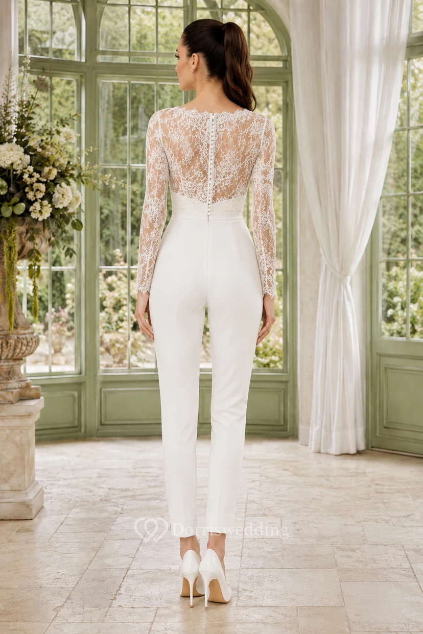 Combinaison de mariée blanche à manches longues et corsage en dentelle view 2