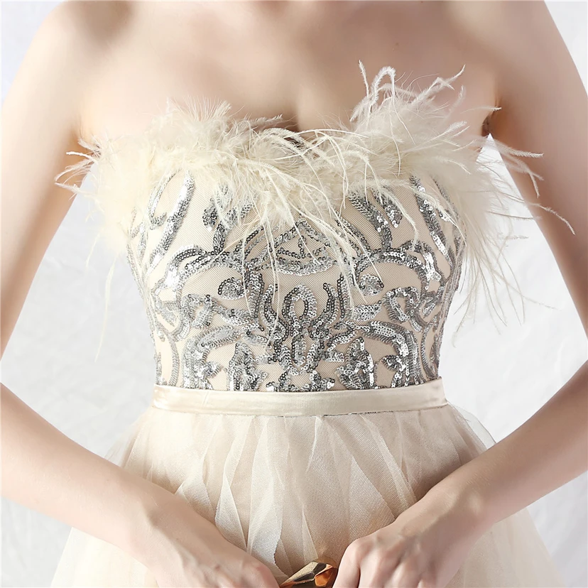 Handgefertigtes Abendkleid aus Straußenfedern, Perlen, Netzgewebe, kurzem Vorderteil und langem Rücken mit Wickeloptik view 8