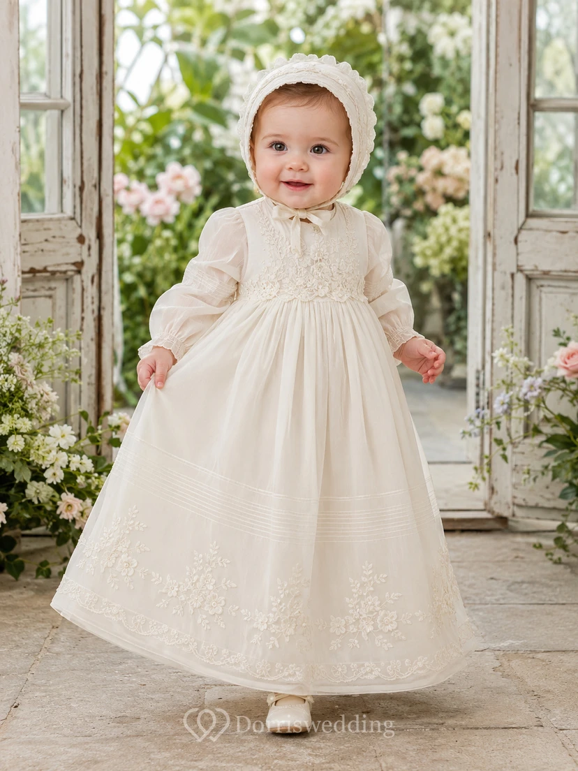 Vestido de bautizo vintage de corte A con mangas largas y encaje bordado