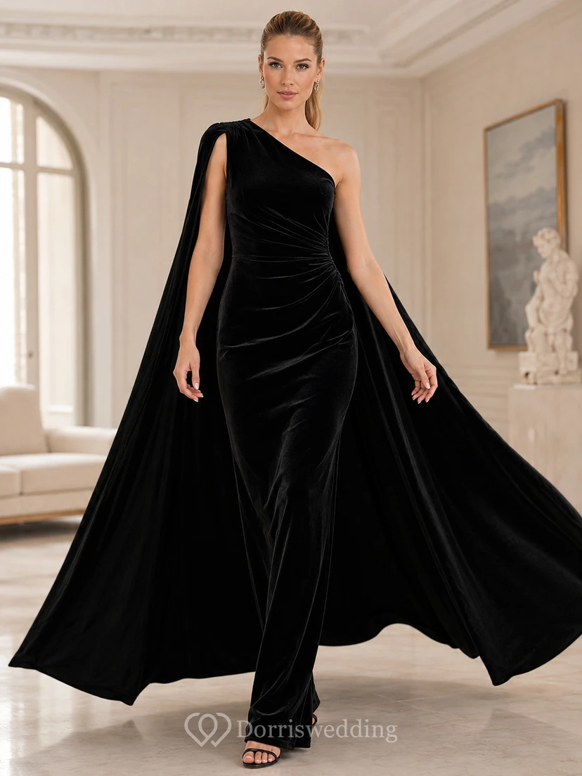Vestido de fiesta formal de terciopelo negro con capa asimétrica y un solo hombro.