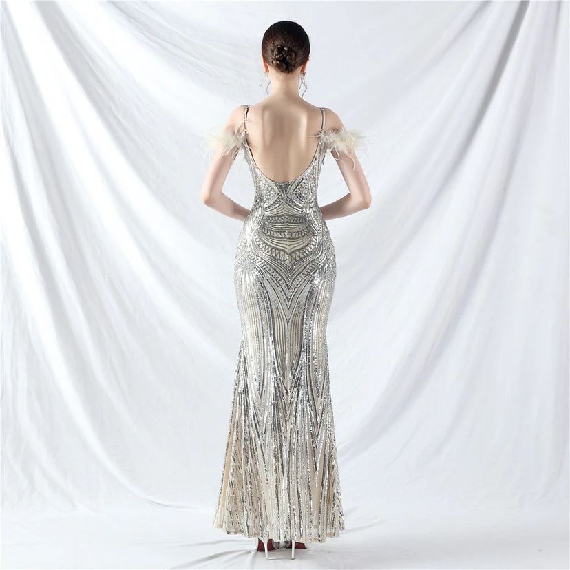 Vestido de noche con cuentas florales y plumas de avestruz elaboradas artesanalmente view 17