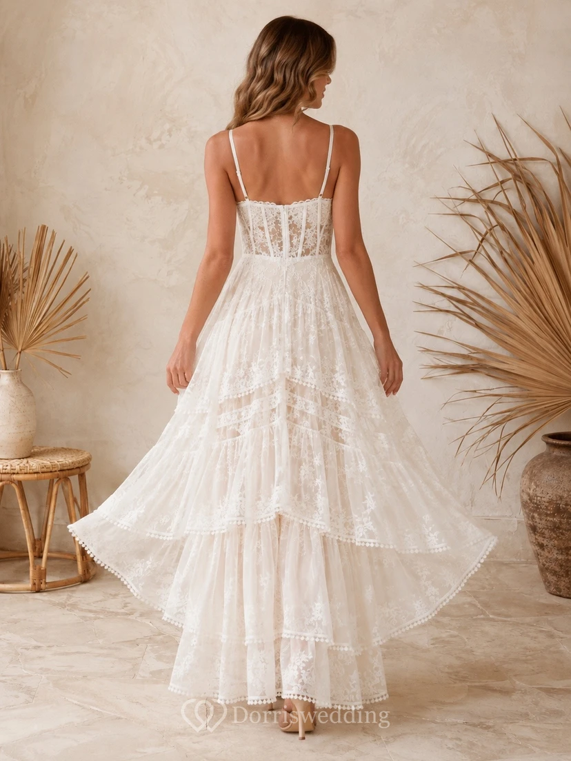 Vestido de novia bohemio de tirantes finos, escote corazón, encaje, corte A con volantes asimétricos view 2