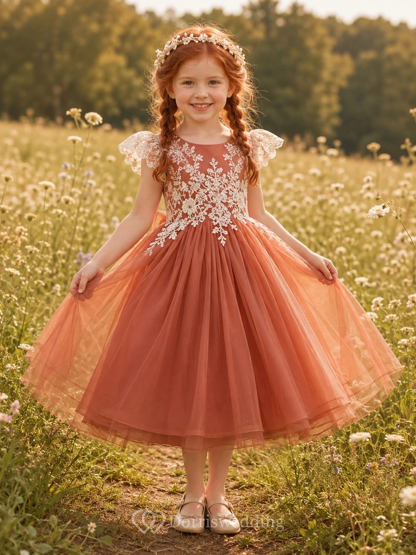 Robe de demoiselle d'honneur trapèze en tulle orange terracotta à motifs floraux, manches à pétales et nœud.