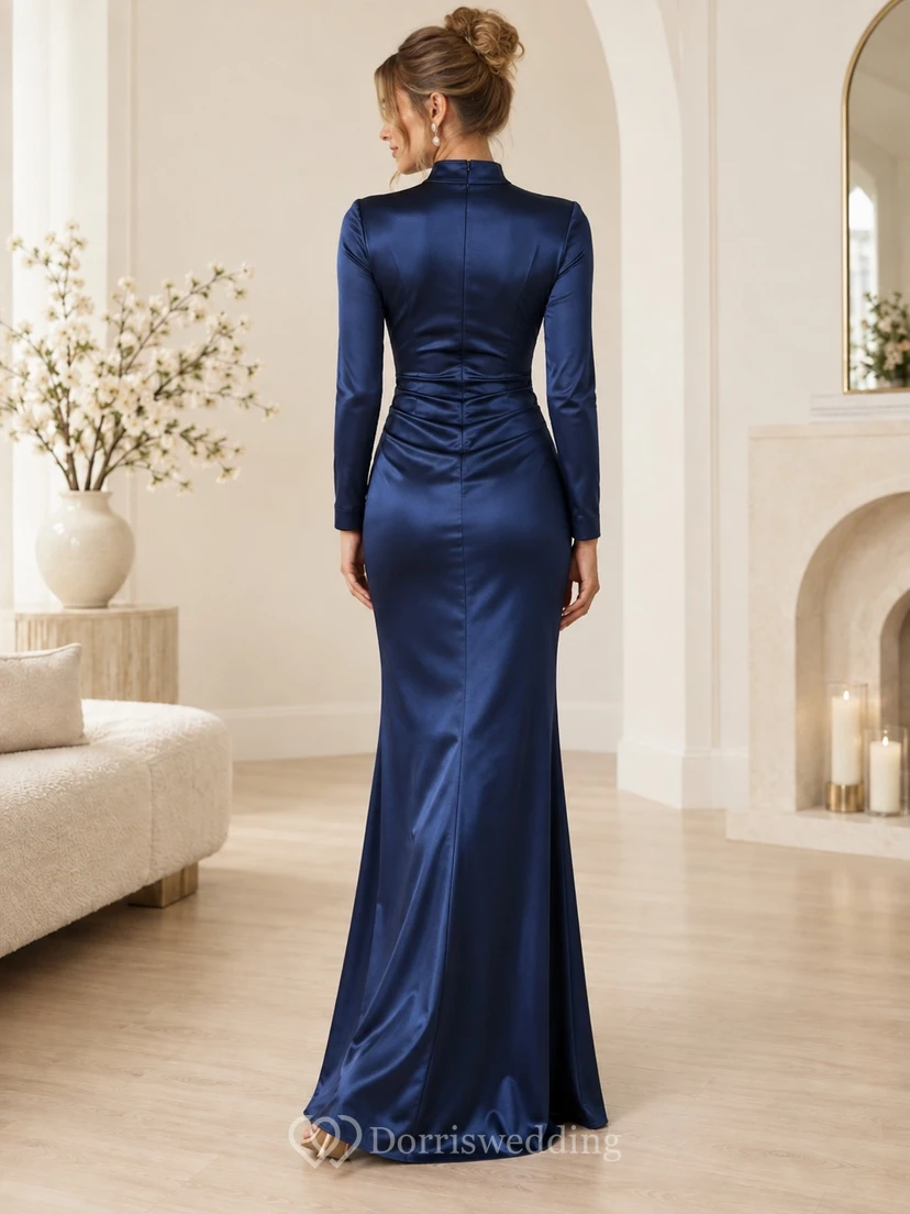 Vestido de invitada largo hasta el suelo, de satén zafiro, con cuello alto y mangas largas fruncidas. view 2