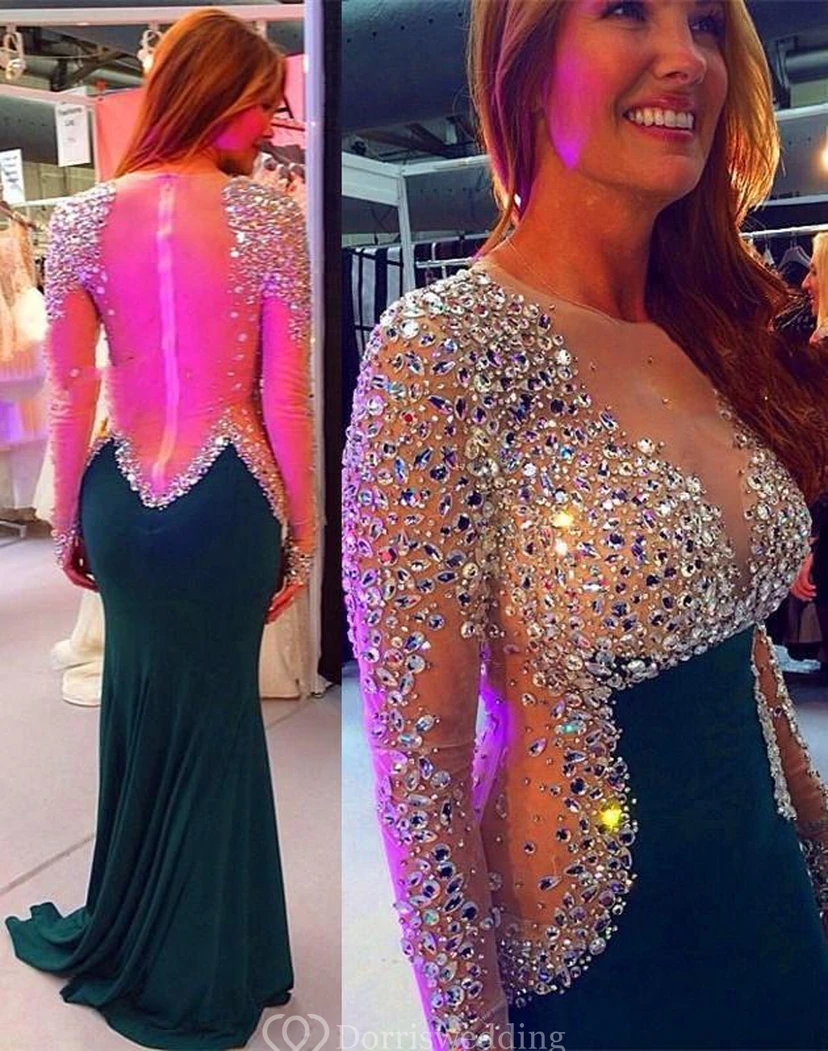 Robe de soirée sirène intemporelle à manches longues, ornée de cristaux et d'une fermeture éclair au dos.
