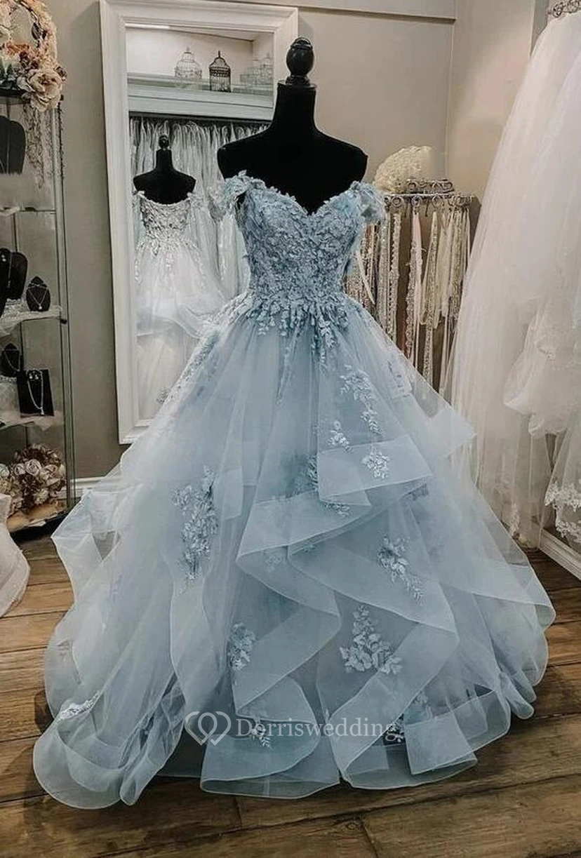 Robe de bal brodée bleu clair à épaules dénudées view 3