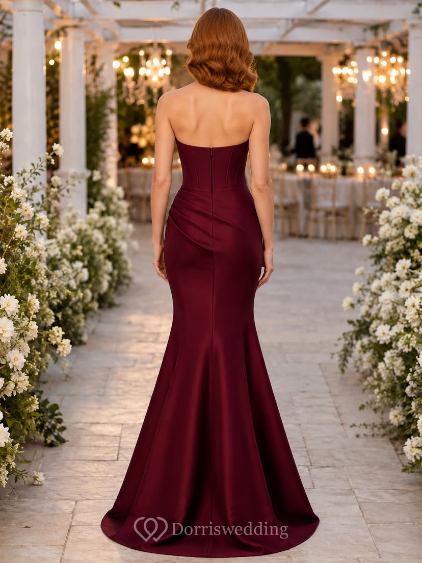 Vestido formal de fiesta de satén burdeos sin tirantes con corsé y falda de sirena. view 2